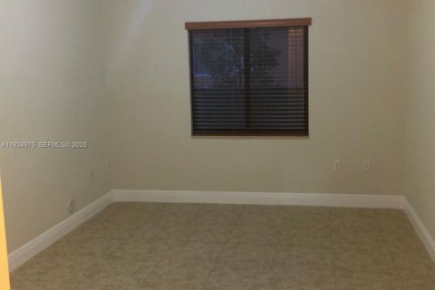 Снять в аренду виллу или дом в Хайалиа, Флорида 3 спальни, 167.22м2, № 1987951 - фото 14