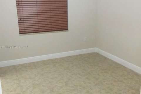 Снять в аренду виллу или дом в Хайалиа, Флорида 3 спальни, 167.22м2, № 1987951 - фото 10