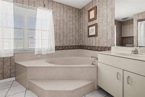 House in Englewood, Florida 3 bedrooms, 215.9 sq.m. № 1591311 - photo 12