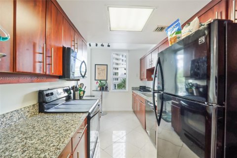 Copropriété à louer à Miami, Floride: 2 chambres, 114.27 m2 № 2152891 - photo 6
