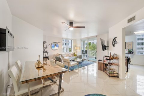 Copropriété à louer à Miami, Floride: 2 chambres, 114.27 m2 № 2152891 - photo 2