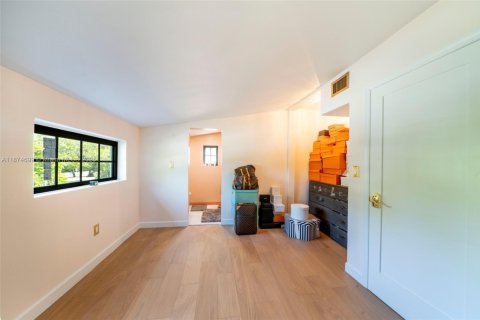 House in Miami Beach, Florida 5 bedrooms, 327.2 sq.m. № 1895944 - photo 30