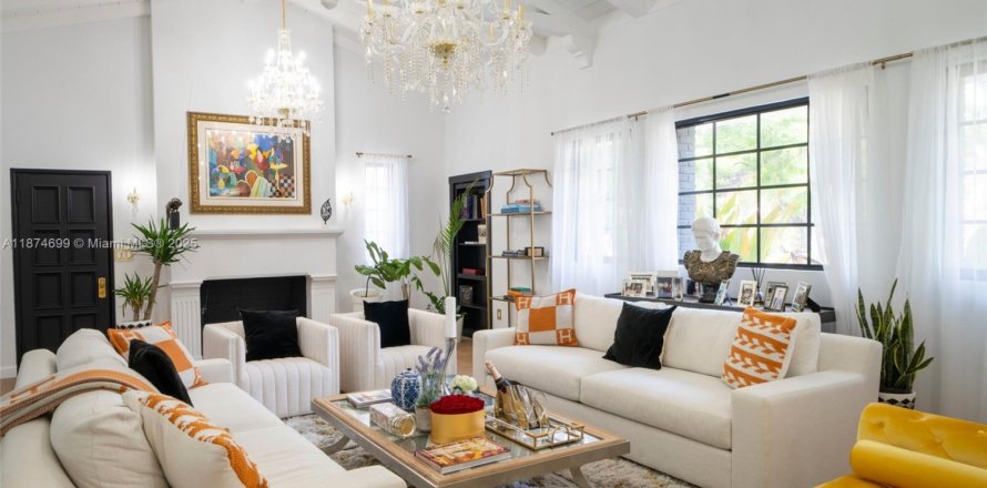 House in Miami Beach, Florida 5 bedrooms, 327.2 sq.m. № 1895944