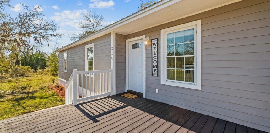 House in Interlachen, Florida 3 bedrooms, 99.96 sq.m. № 879938