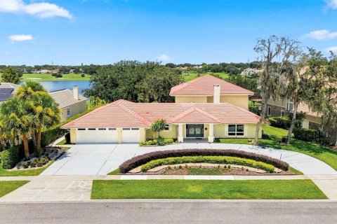 House in Orlando, Florida 5 bedrooms, 465.25 sq.m. № 2291580