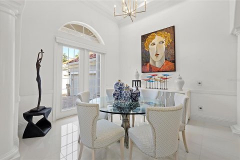 House in Windermere, Florida 5 bedrooms, 346.34 sq.m. № 2258720 - photo 4