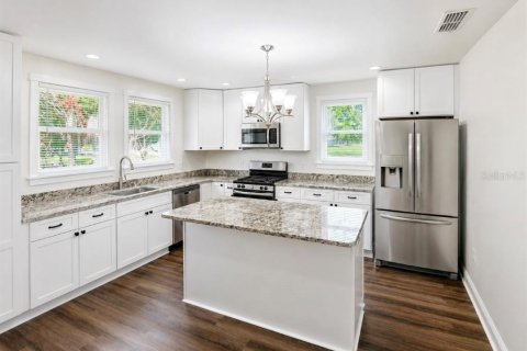 House in Bartow, Florida 3 bedrooms, 138.52 sq.m. № 2201094 - photo 5