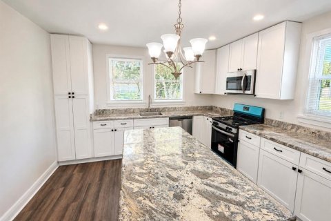 House in Bartow, Florida 3 bedrooms, 138.52 sq.m. № 2201094 - photo 6