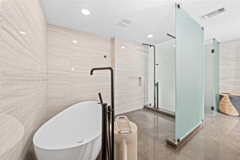 Купить кондоминиум в Форт-Лодердейл, Флорида 3 спальни, 192.4м2, № 1958827 - фото 18