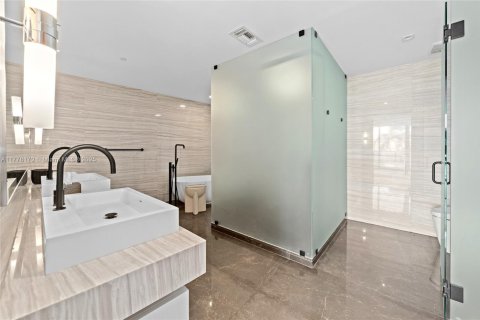 Купить кондоминиум в Форт-Лодердейл, Флорида 3 спальни, 192.4м2, № 1958827 - фото 16