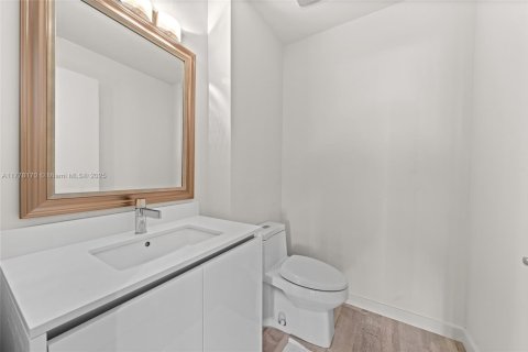 Купить кондоминиум в Форт-Лодердейл, Флорида 3 спальни, 192.4м2, № 1958827 - фото 23