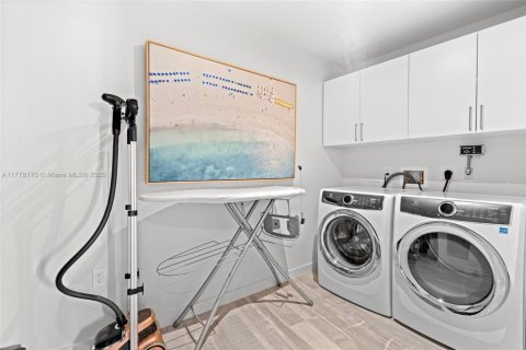 Купить кондоминиум в Форт-Лодердейл, Флорида 3 спальни, 192.4м2, № 1958827 - фото 27