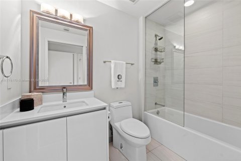 Купить кондоминиум в Форт-Лодердейл, Флорида 3 спальни, 192.4м2, № 1958827 - фото 22