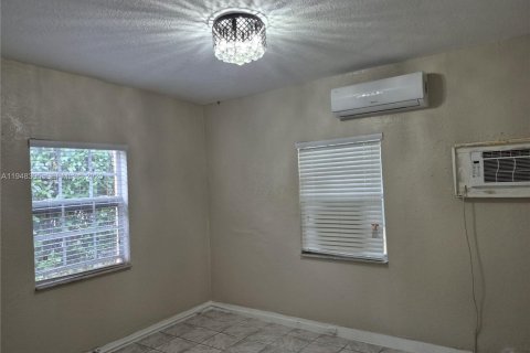 Снять в аренду виллу или дом в Майами, Флорида 3 спальни, 96.99м2, № 2004437 - фото 9