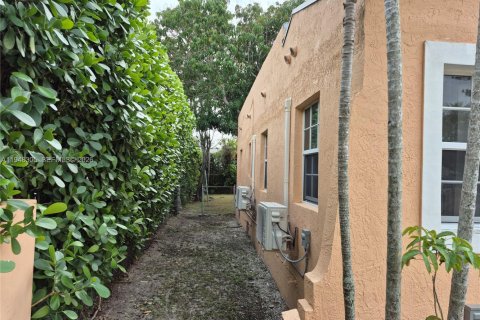 Снять в аренду виллу или дом в Майами, Флорида 3 спальни, 96.99м2, № 2004437 - фото 4