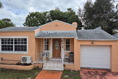 Снять в аренду виллу или дом в Майами, Флорида 3 спальни, 96.99м2, № 2004437 - фото 2