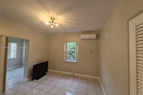 Снять в аренду виллу или дом в Майами, Флорида 3 спальни, 96.99м2, № 2004437 - фото 13