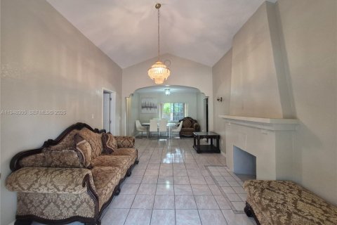 Снять в аренду виллу или дом в Майами, Флорида 3 спальни, 96.99м2, № 2004437 - фото 11