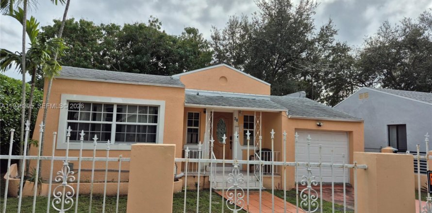 Дом в Майами, Флорида 3 спальни, 96.99м2 № 2004437