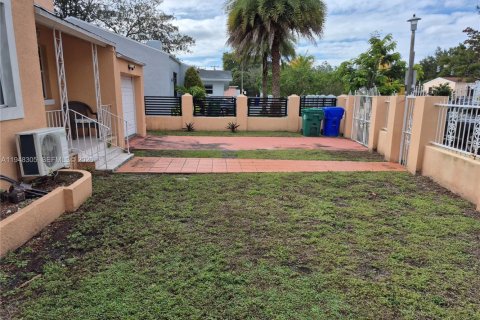 Снять в аренду виллу или дом в Майами, Флорида 3 спальни, 96.99м2, № 2004437 - фото 5