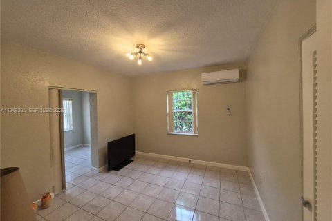 Снять в аренду виллу или дом в Майами, Флорида 3 спальни, 96.99м2, № 2004437 - фото 12