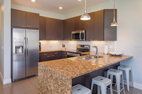 Townhouse in Clermont, Florida 3 bedrooms, 140.47 sq.m. № 2219083 - photo 10