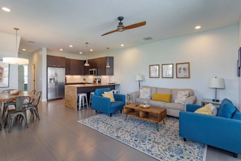 Townhouse in Clermont, Florida 3 bedrooms, 140.47 sq.m. № 2219083 - photo 2