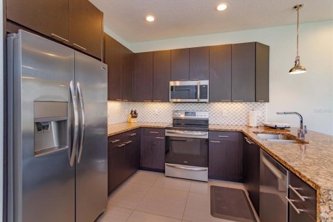 Townhouse in Clermont, Florida 3 bedrooms, 140.47 sq.m. № 2219083 - photo 9