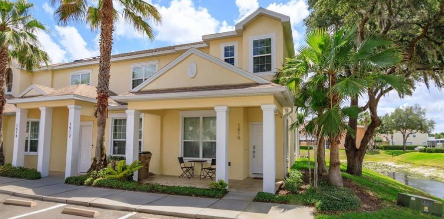 Townhouse in Clermont, Florida 3 bedrooms, 140.47 sq.m. № 2219083