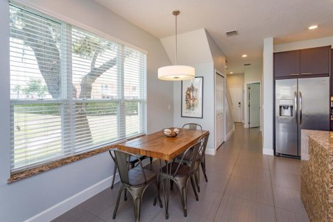 Townhouse in Clermont, Florida 3 bedrooms, 140.47 sq.m. № 2219083 - photo 12