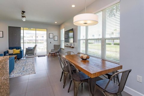 Townhouse in Clermont, Florida 3 bedrooms, 140.47 sq.m. № 2219083 - photo 7