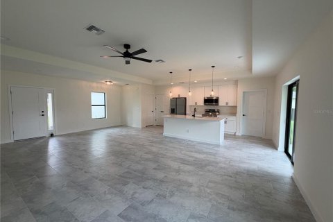 Villa ou maison à louer à North Port, Floride: 3 chambres, 158.49 m2 № 2386427 - photo 5