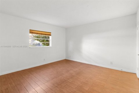 Снять в аренду кондоминиум в Корал-Спрингс, Флорида 2 спальни, 68.56м2, № 1999883 - фото 10