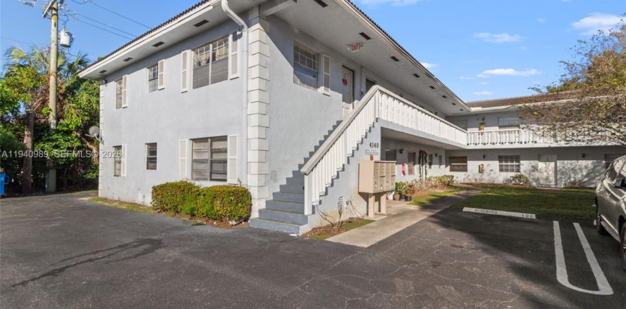 Кондоминиум с 2 спальнями в Корал-Спрингс, Флорида № 1999883