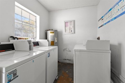 Снять в аренду кондоминиум в Корал-Спрингс, Флорида 2 спальни, 68.56м2, № 1999883 - фото 22