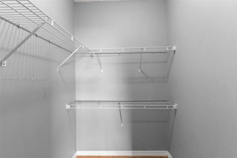 Снять в аренду кондоминиум в Корал-Спрингс, Флорида 2 спальни, 68.56м2, № 1999883 - фото 15