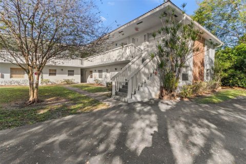 Снять в аренду кондоминиум в Корал-Спрингс, Флорида 2 спальни, 68.56м2, № 1999883 - фото 20