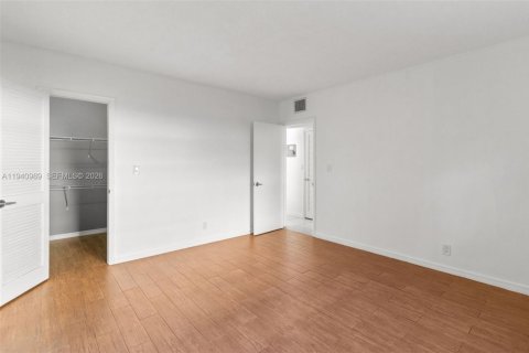 Снять в аренду кондоминиум в Корал-Спрингс, Флорида 2 спальни, 68.56м2, № 1999883 - фото 11