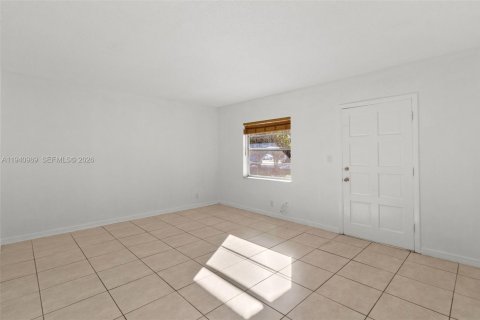 Снять в аренду кондоминиум в Корал-Спрингс, Флорида 2 спальни, 68.56м2, № 1999883 - фото 8