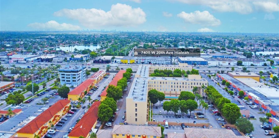 Condominio en Hialeah, Florida, 2 dormitorios № 1799436