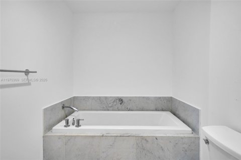 Copropriété à louer à Miami, Floride: 1 chambre, 74.88 m2 № 2042231 - photo 16