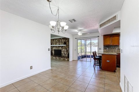 Villa ou maison à vendre à Deltona, Floride: 3 chambres, 153.1 m2 № 1868992 - photo 8