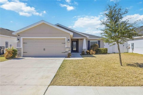 Casa en Auburndale, Florida 4 dormitorios, 151.15 m2 № 2131608