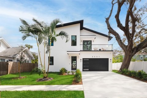 House in Saint Petersburg, Florida 4 bedrooms, 281.22 sq.m. № 2110479
