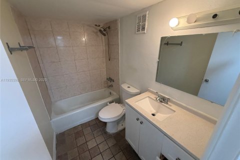 Condominio en alquiler en Miami, Florida, 2 dormitorios, 69.49 m2 № 1989188 - foto 6