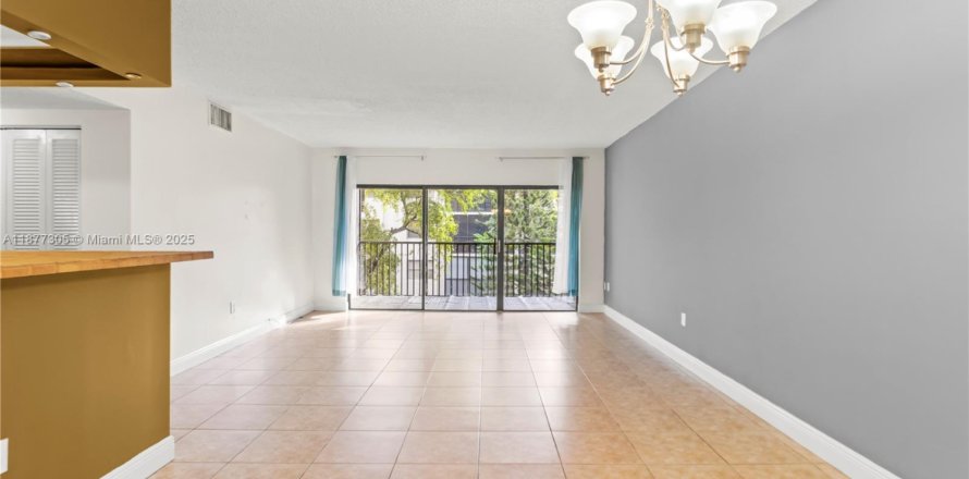 Condominio en Miami, Florida, 2 dormitorios  № 1923285