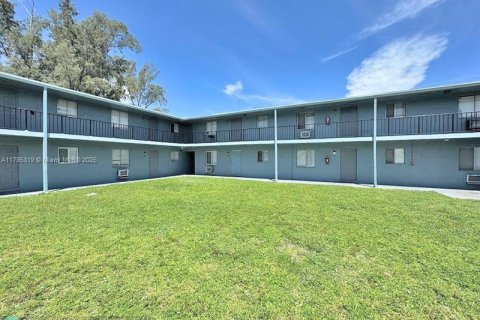 Copropriété à vendre à Lake Worth, Floride: 2 chambres, 68.1 m2 № 1738836 - photo 1