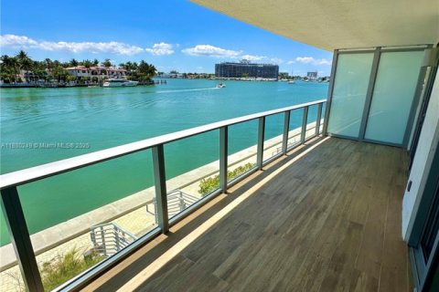 Copropriété à louer à Miami Beach, Floride: 2 chambres, 106.19 m2 № 1929032 - photo 1