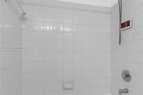 Townhouse in Weston, Florida 3 bedrooms, 134.06 sq.m. № 1926435 - photo 23