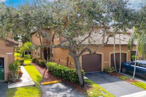 Townhouse in Weston, Florida 3 bedrooms, 134.06 sq.m. № 1926435 - photo 3